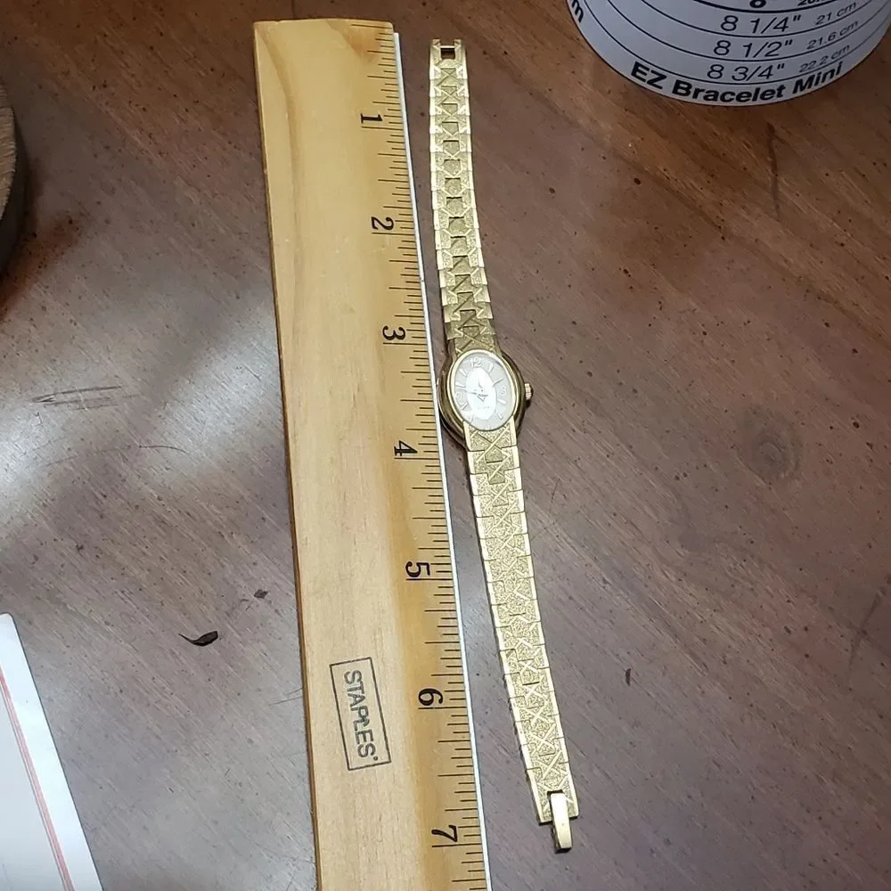 ELGIN II Ladies Wrist Watch Goldtone Slim Band